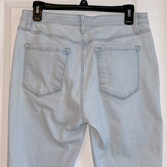 LOFT Raw Hem Curvy Skinny Ankle Jeans - Picture 7 of 10